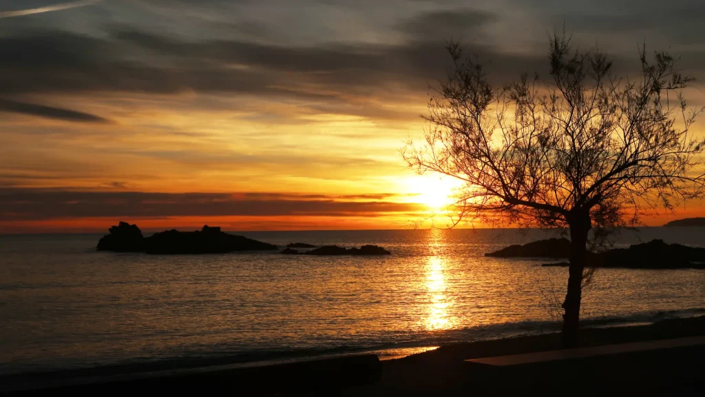 Alba sulla spiaggia di Le Lavandou