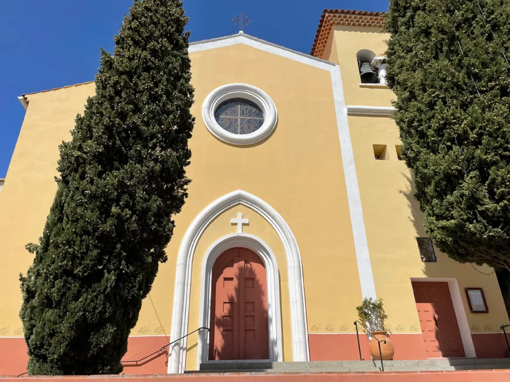 Chiesa Saint-Louis nel cuore del villaggio Le Lavandou