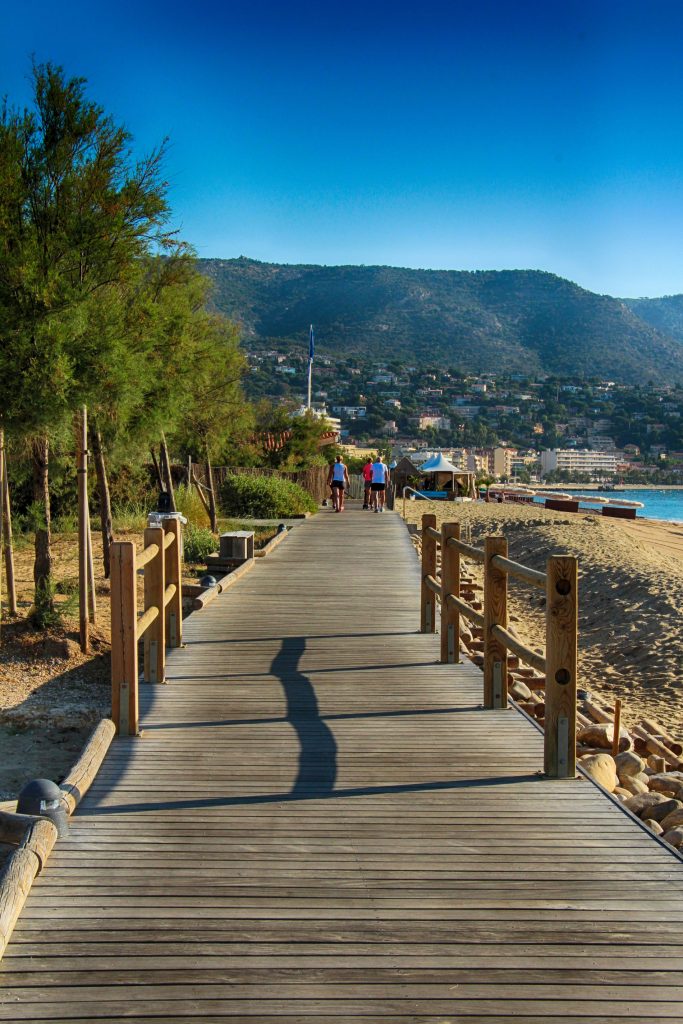 Paseo marítimo entre Bormes Les Mimosas - La Favière y Le Lavandou