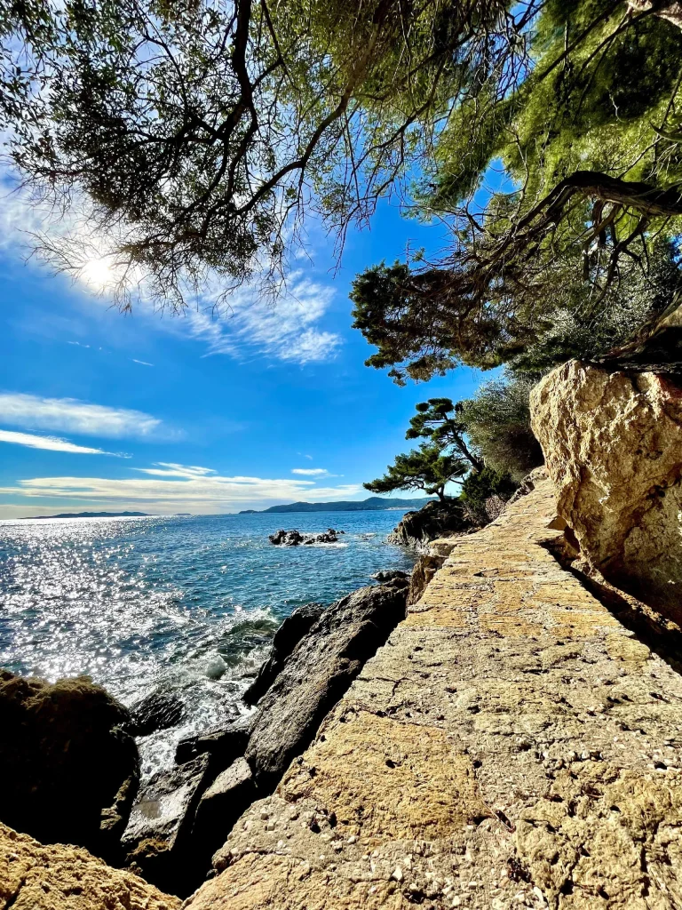 Spazieren und wandern Sie auf dem Küstenweg in Lavandou