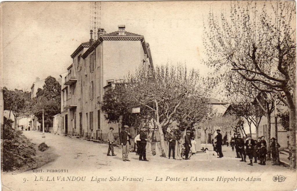 LE LAVANDOU rond 1905 - Avenue Hyppolite Adam