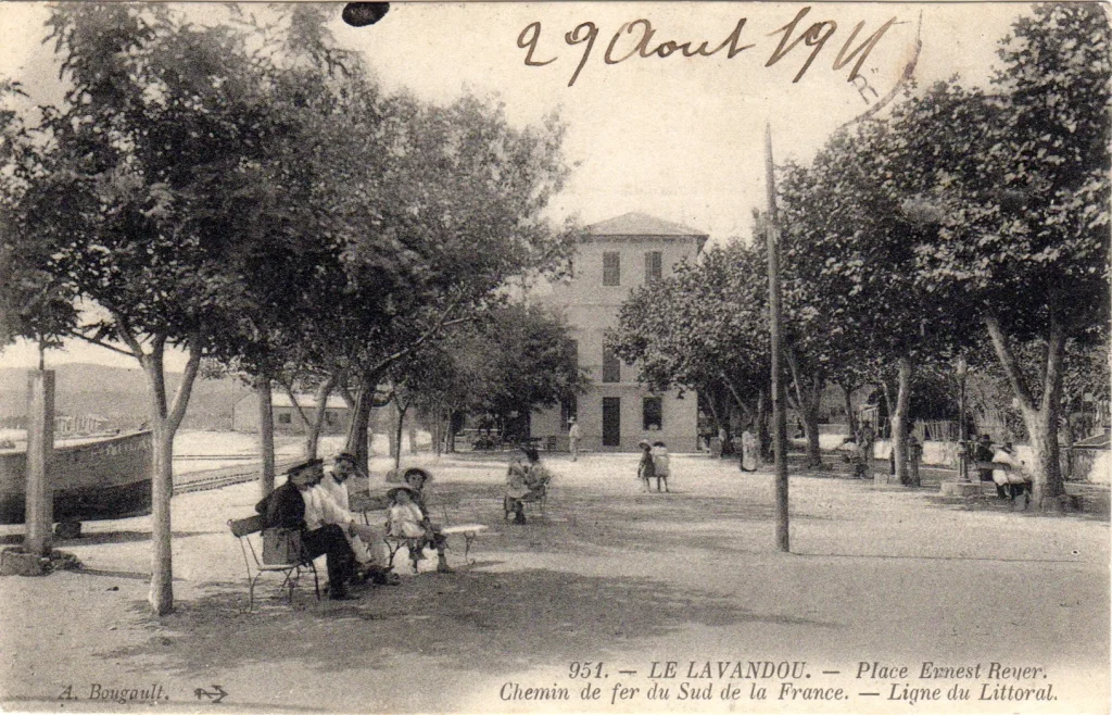 LE LAVANDOU vers 1911 - Place Ernest Reyer 