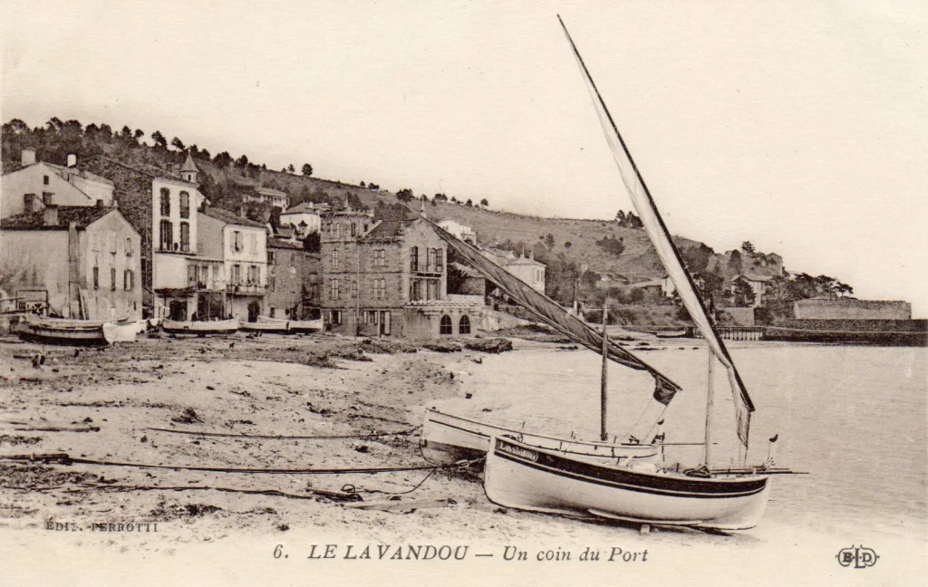 LE LAVANDOU vers 1905 - Un coin du Port (Ed. Peirotti)