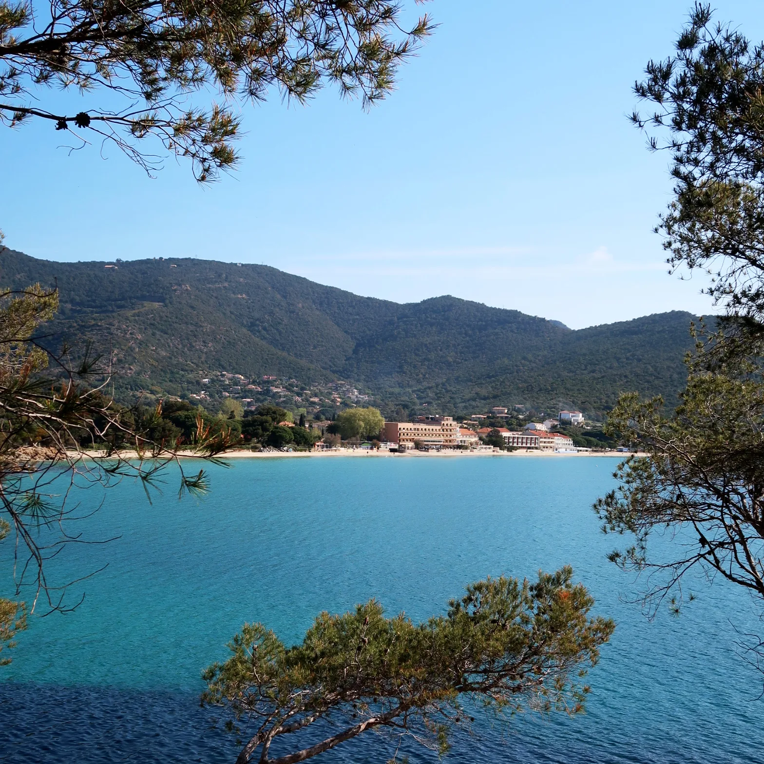 Hoteles en playa en Cavalière