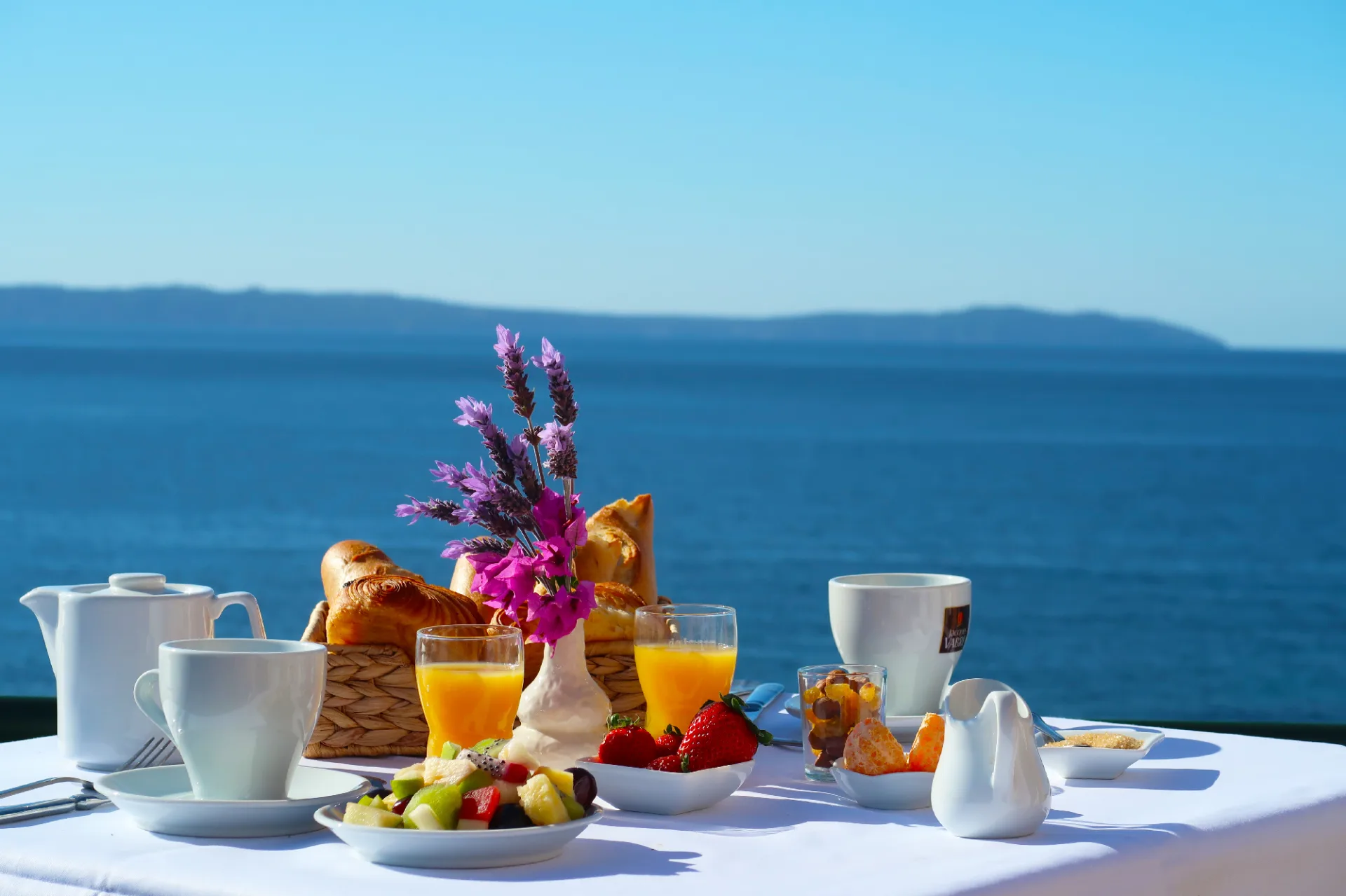 Le Lavandou hotel rental breakfast