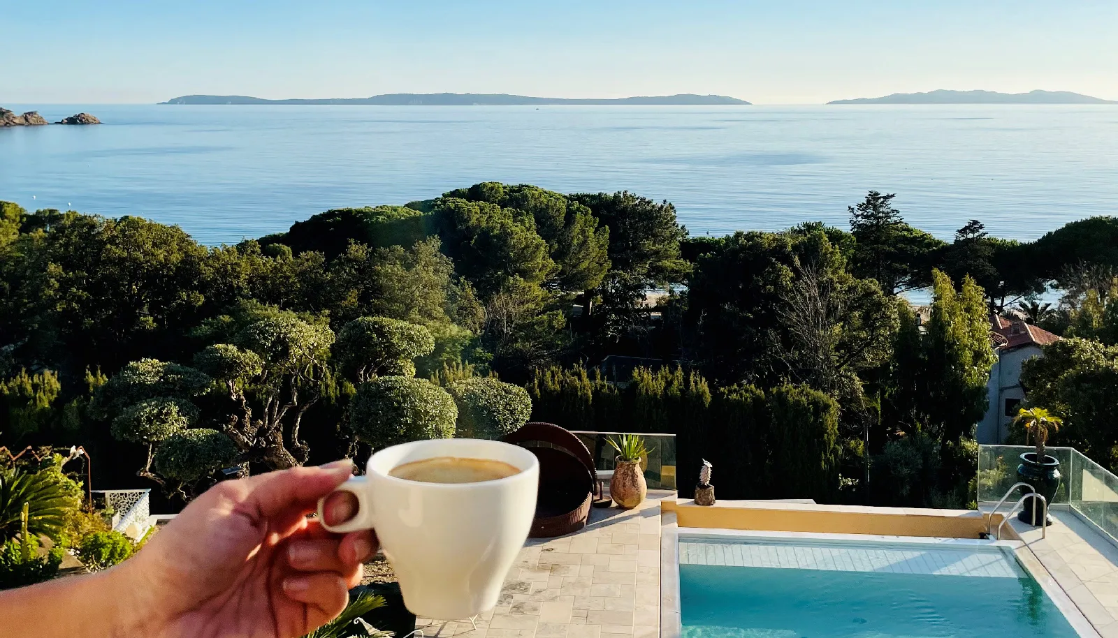 Le Lavandou hotel rental breakfast