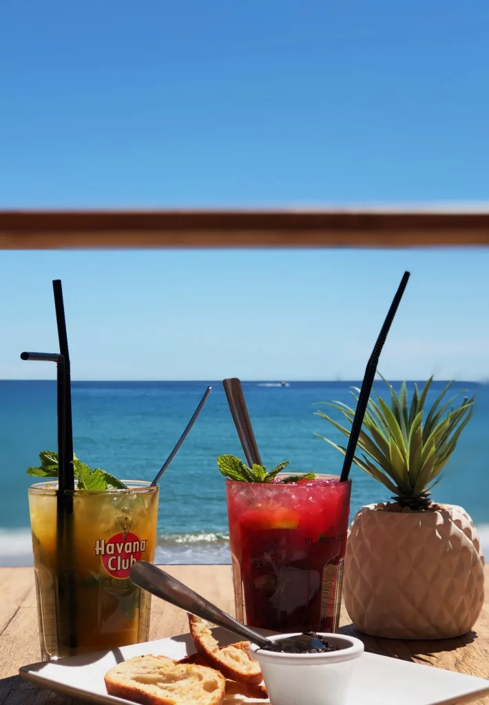 Aperitif am Strand von Le Lavandou