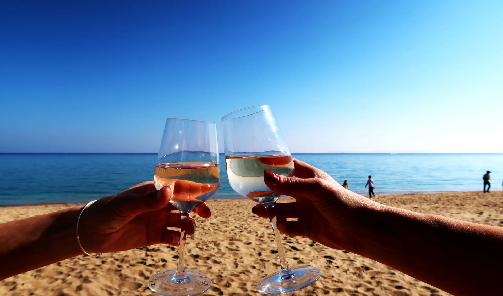 Aperitif am Strand von Le Lavandou