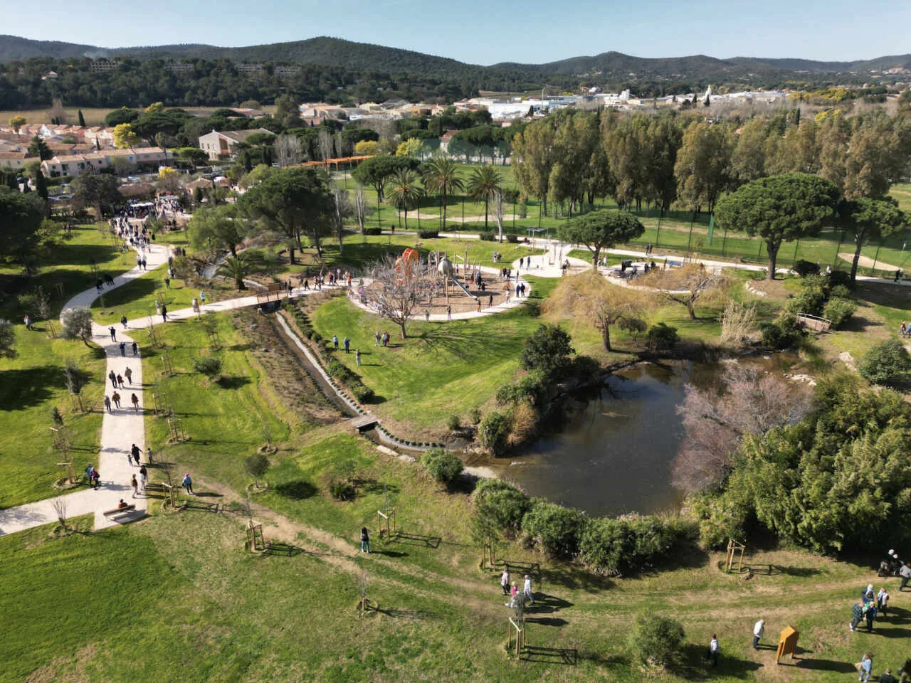 Vista sull'ampio giardino