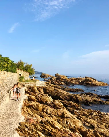 Spazieren und wandern Sie auf dem Küstenweg in Lavandou