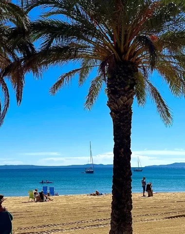 Het strand van Le Lavandou in het stadscentrum