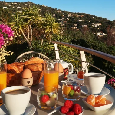 Petit déjeuner location hôtel Le Lavandou