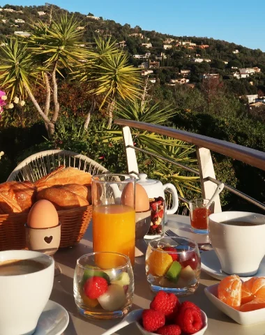 Petit déjeuner location hôtel Le Lavandou