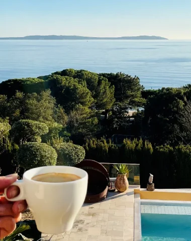 Petit déjeuner location hôtel Le Lavandou