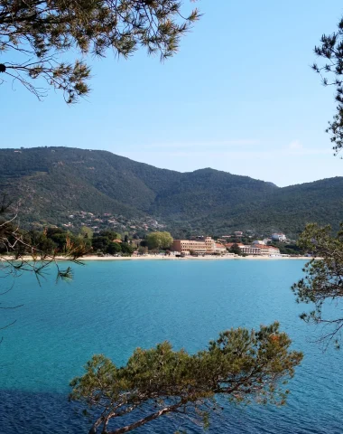 Hoteles en playa en Cavalière