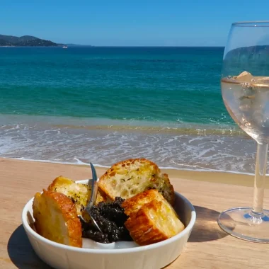 Aperitivo en la playa de Le Lavandou